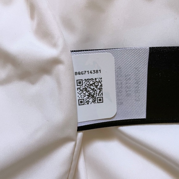 The North Face Women’s Gotham Jacket In Gardenia White - Picture 8 of 9